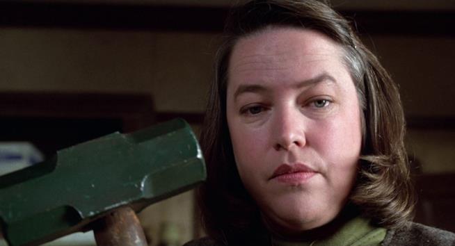 Misery non deve morire: le differenze tra il film e il libro di Stephen King Kathy Bates in Misery non deve morire