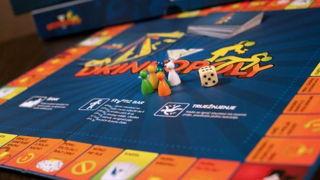 I giochi da tavolo più curiosi presentati a Lucca Comics & Games 2017 Drinkopoly è tra i giochi da tavolo più fuori di testa scovati a Lucca Comics 2017