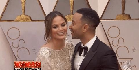 Chrissy Teigen si è addormentata agli Oscar 2017 sulla spalla di John Legend Chrissy Teigen con John Legend agli Oscar