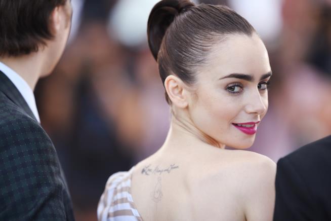 Cannes 2017, ancora polemiche e star di Netflix sul red carpet Lily Collins a Cannes 2017