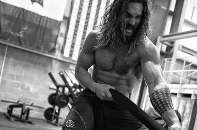 Jason Momoa, la grinta Haka di Aquaman Jason Momoa, Aquaman si dà alla Haka