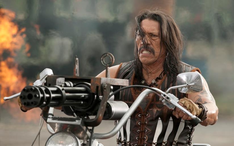 Gli attori di Hollywood non assalteranno l'Area 51, ma Danny Trejo stuzzica i fan con un post Un primo piano di Danny Trejo nei panni di Machete
