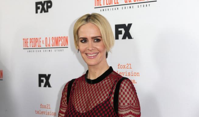 Sarah Paulson: "Non ancora visto nemmeno un episodio di Il Caso O.J. Simpson" Una sorridente Sarah Paulson