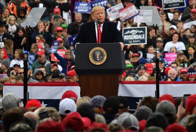 Warner Bros. contro Donald Trump per un video con le musiche di The Dark Knight Rises Donald Trump