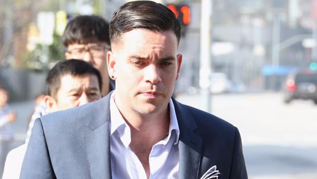 L'ex star di Glee Mark Salling è stato accusato da una donna di averla violentata Mark Salling all'ingresso in tribunale