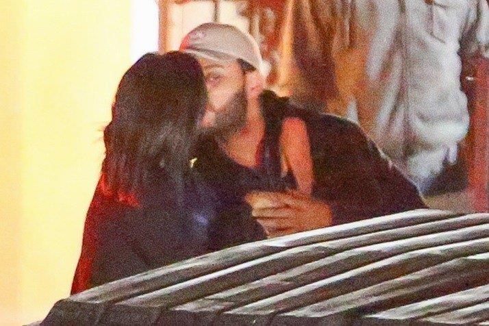 Selena Gomez e The Weeknd Selena Gomez e The Weeknd, bacio rubato
