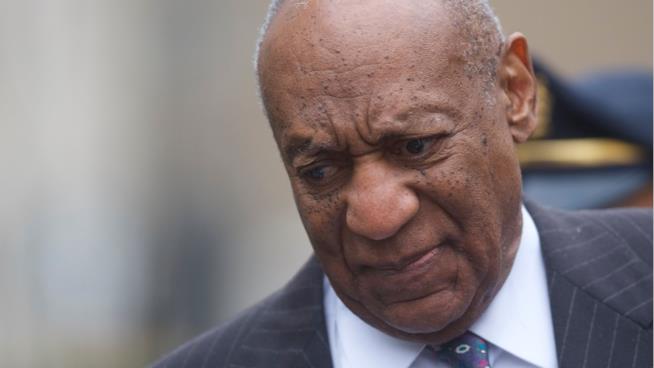 Bill Cosby ha pagato 3,38 milioni di dollari nel 2006 per il silenzio della sua principale accusatrice Bill Cosby all'ingresso in tribunale