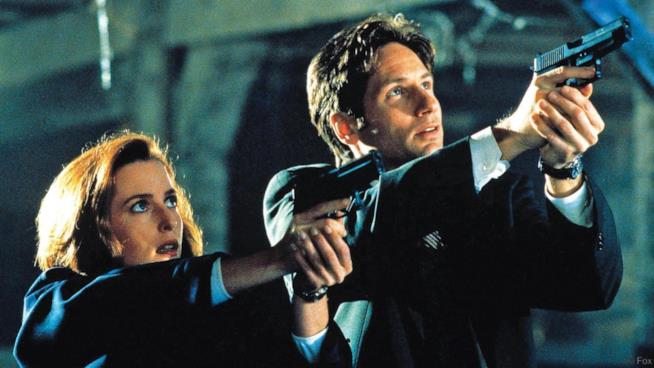 X-Files, Chris Carter annuncia un videogioco per Mulder e Scully Mulder e Scully nelle prime stagioni di X-Files