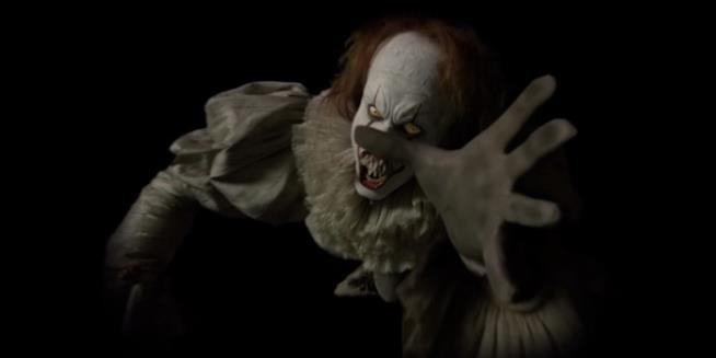 Intervista a Bill Skarsgård su cosa aspettarci da IT Bill Skarsgård nei panni di Pennywise