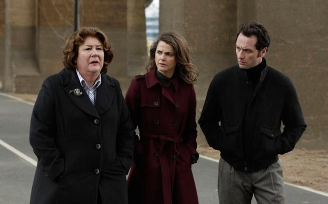 I migliori episodi di The Americans Claudia, Elizabeth e Philip in una scena di The Americans