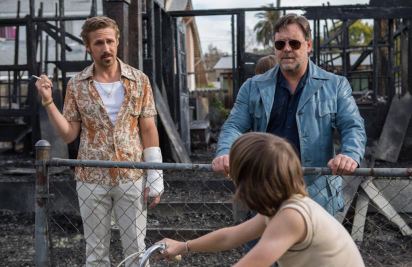 The Nice Guys, Ryan Gosling e Russell Crowe detective privati Ryan Gosling e Russell Crowe in una scena del film