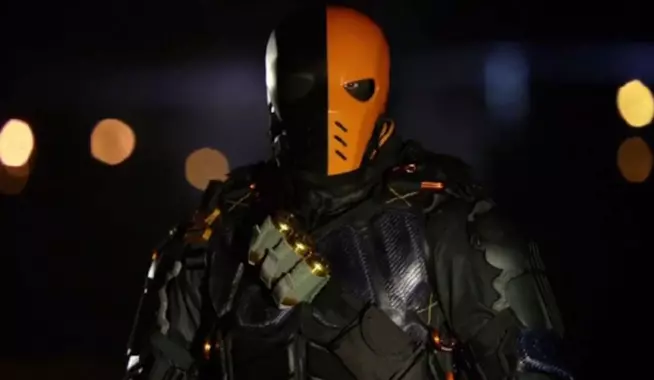 L'idea dello spinoff per Deathstroke da Arrow Deathstroke sul set di Arrow