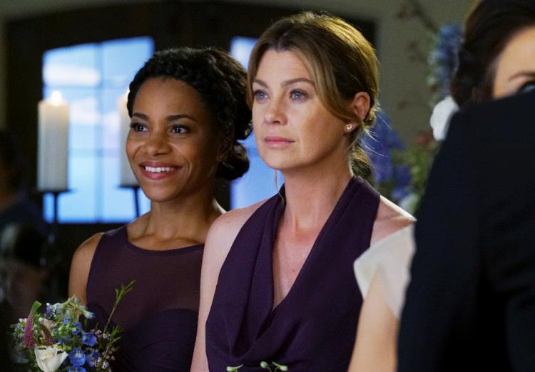 Meredith e Maggie nella scena fiale di Grey's Anatomy 12 Ellen Pompeo e Kelly McCreary in Grey's Anatomy 12