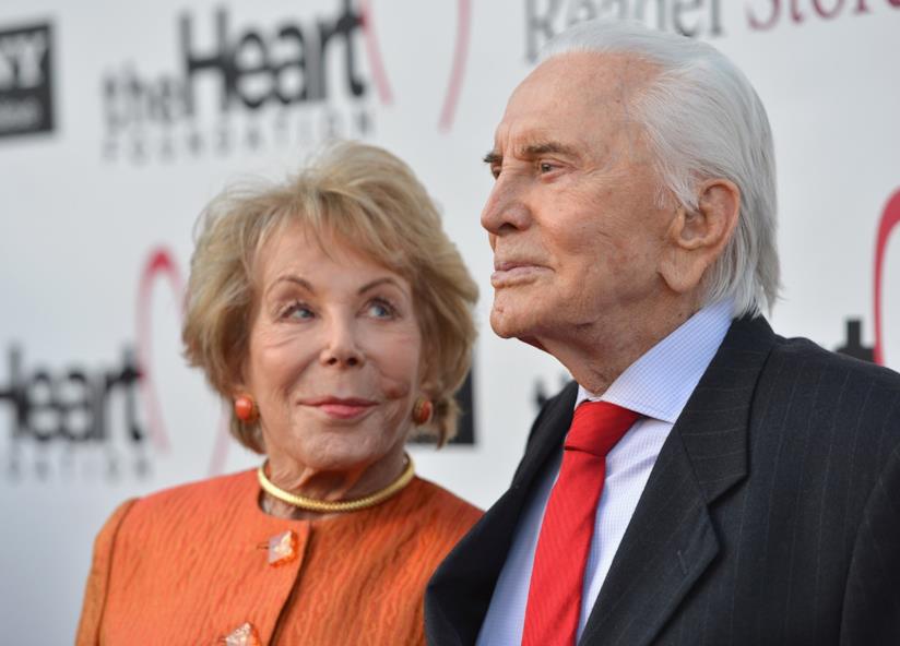 Anne Buydens e Kirk Douglas, una coppia longeva Anne Buydens e Kirk Douglas a un evento