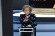Ryan Reynolds augura un buon compleanno a Betty White Betty White agli Emmy 2018