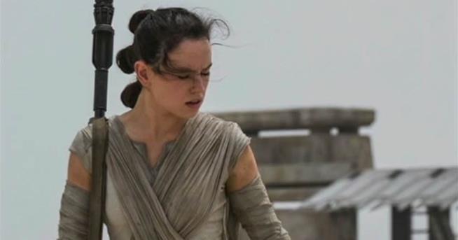 Chi sono i genitori di Rey? Daisy Ridley è Rey in Star Wars 7