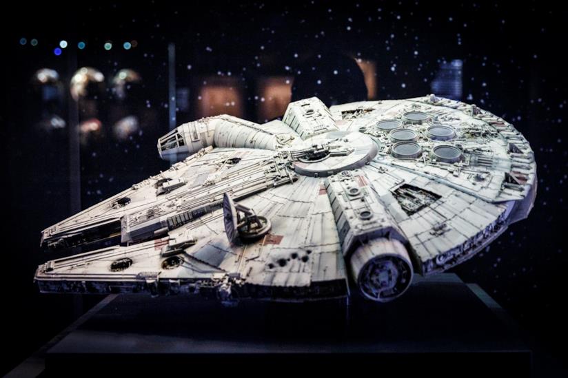 Il Millennium Falcon giace ai Longcross Studios, scopriamo da Google Maps Il Millennium Falcon, l'astronave stellare di Star Wars