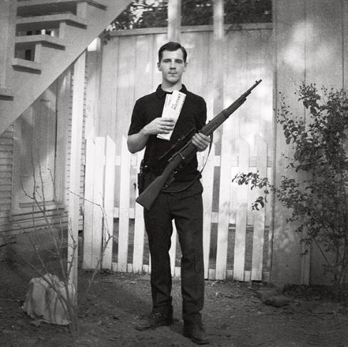 Lee Oswald Lee Oswald fuori da casa sua