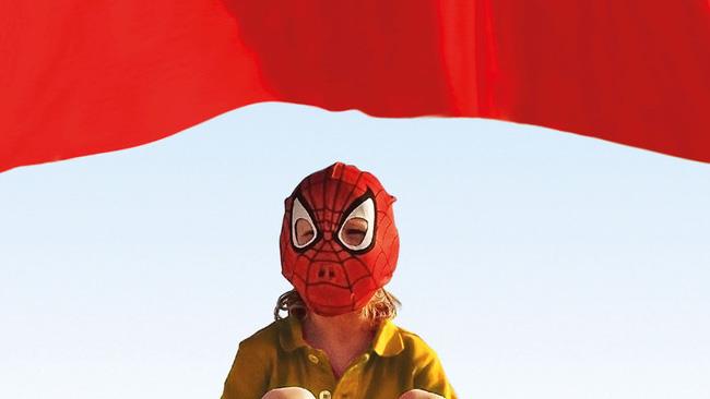 Un ragazzo normale, recensione del romanzo di Lorenzo Marone Un bambino con la maschera di Spider-Man