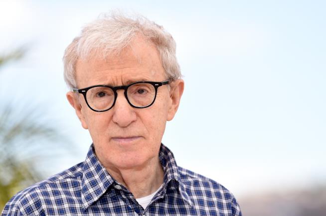 Woody Allen e le nuove accuse: relazione adultera con una minorenne Woody Allen in primo piano