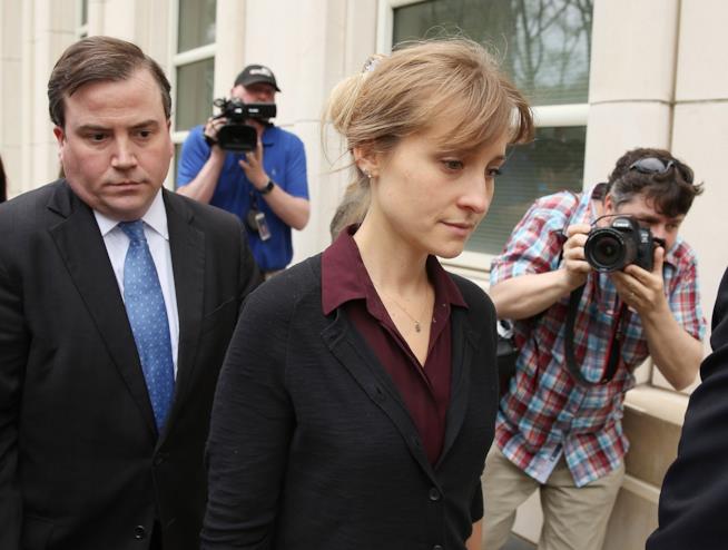 Allison Mack: rivelazioni sul matrimonio con Nicki Clyne e il processo Allison Mack