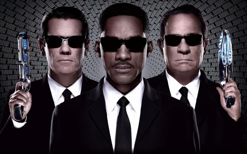 Lo spin-off di Men in Black in arrivo a maggio 2019 Gli agenti di Men in Black in primo piano con gli occhiali scuri e le pistole