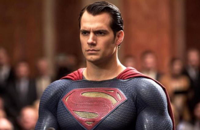 Henry Cavill e lo scatto come Superman Henry Cavill nei panni di Superman