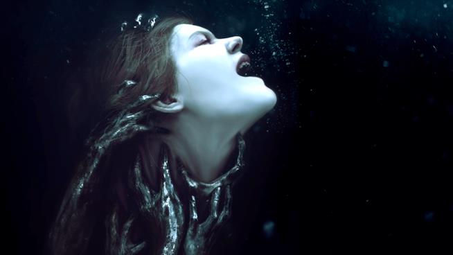 Black Mirror, il videogioco gothic horror si mostra in video Un inquietante artwork di Black Mirror