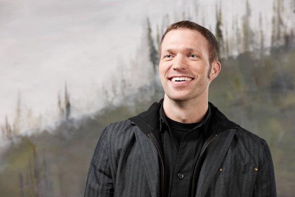Travis Knight Knight su uno dei set dei suoi film