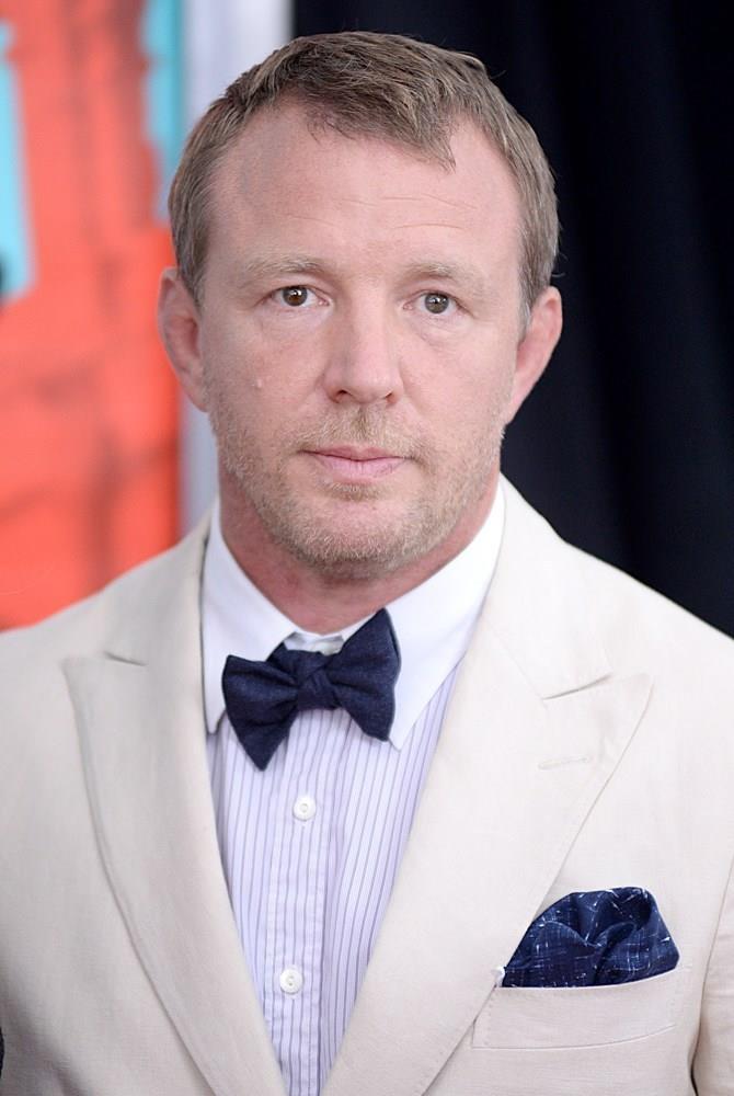 Guy Ritchie prossimo regista di Aladdin? Guy Ritchie elegante in primo piano