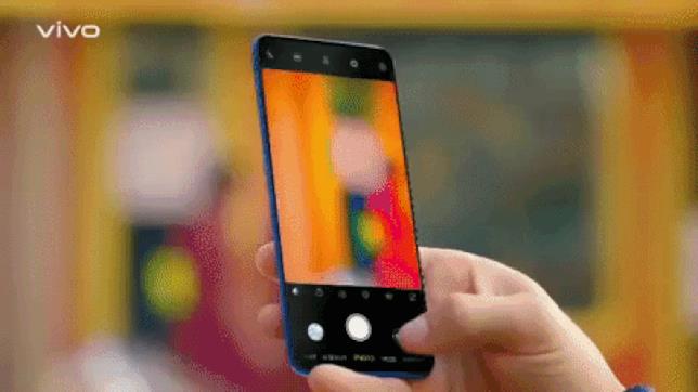 Lo smartphone Vivo V15 Pro ha una fotocamera pop-up La fotocamera pop-up di Vivo V15 Pro
