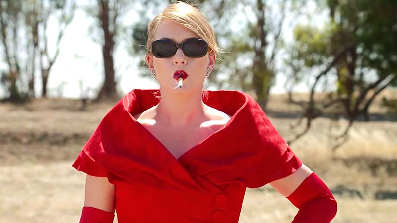 The Dressmaker, Kate Winslet è protagonista di due clip del film australiano dell'anno Kate Winslet è Tilly in The Dressmaker