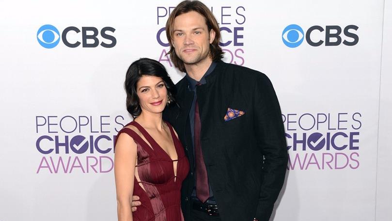 Jared Padalecki e la moglie Genevieve Cortese aspettano il terzo figlio Jared Padalecki e la moglie Genevieve Cortese ai People's Choice Awards