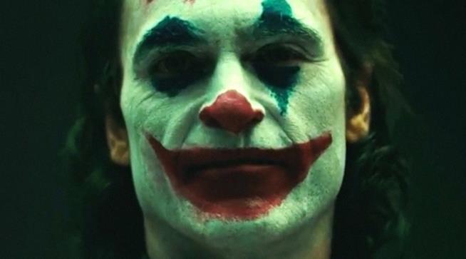 La Batmobile del Batman anni '60 sul set di Joker Joaquin Phoenix è Joker