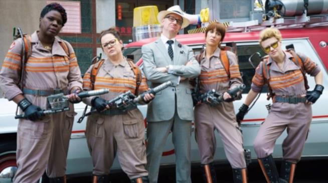 Il regista Paul Feig apre ad un possibile sequel del reboot di Ghostbusters In foto Leslie Jones, Melissa McCarthy, Paul Feig, Kristen Wiig, Kate McKinnon