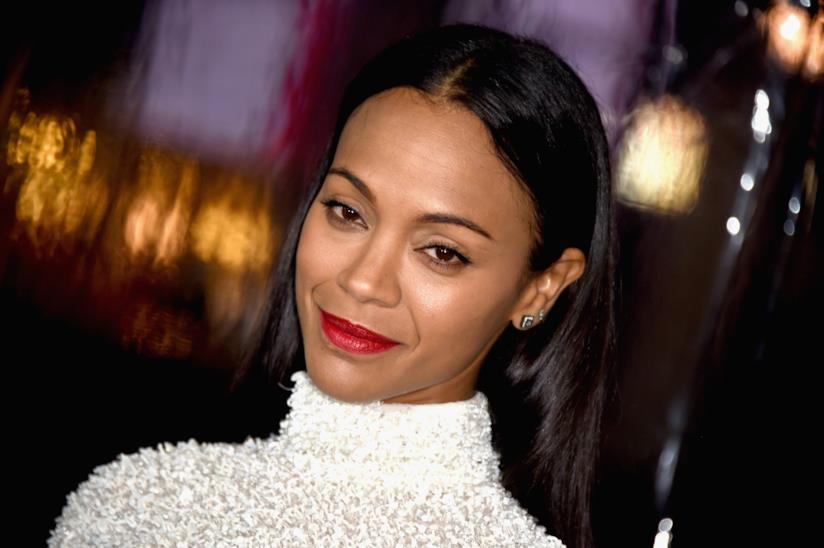 Zoe Saldana critica Hollywood per aver preso di mira Donald Trump Primo piano di Zoe Saldana