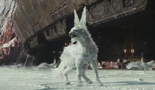 Una Vulptex in Star Wars 8 Vulptex di Star Wars 8 in ascolto