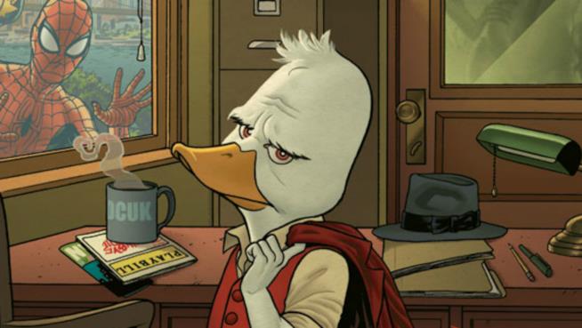 Howard the Duck: un ruolo segreto per Leah Thompson e le novità sulla serie TV Un primo piano di Howard il papero in un'illustrazione targata Marvel Comics