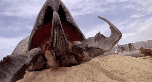 Gli interpreti e i primi dettagli della serie TV di Tremors con Kevin Bacon Un Graboid in azione in Tremors