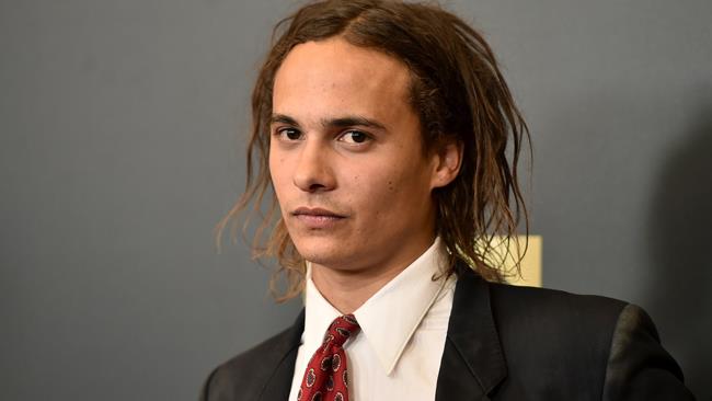 Frank Dillane, Nick di Fear the Walking Dead, è stato arrestato per percosse Frank Dillane alla première di Fear the Walking Dead