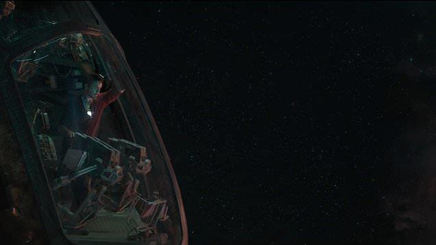 Tony in un'immagine dal trailer di Avengers: Endgame Tony Stark nello spazio in un'immagine dal trailer di Avengers: Endgame