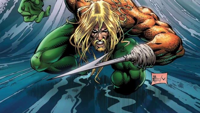 Aquaman in posizione da battaglia, l'uncino al posto della mano sinistra pronto a colpire Disegno di Aquaman in atteggiamento aggressivo, con mano uncinata in primo piano