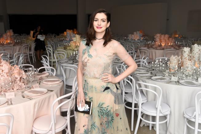 Colossal è il nuovo film con Anne Hathaway Anne Hathaway a un evento di gala