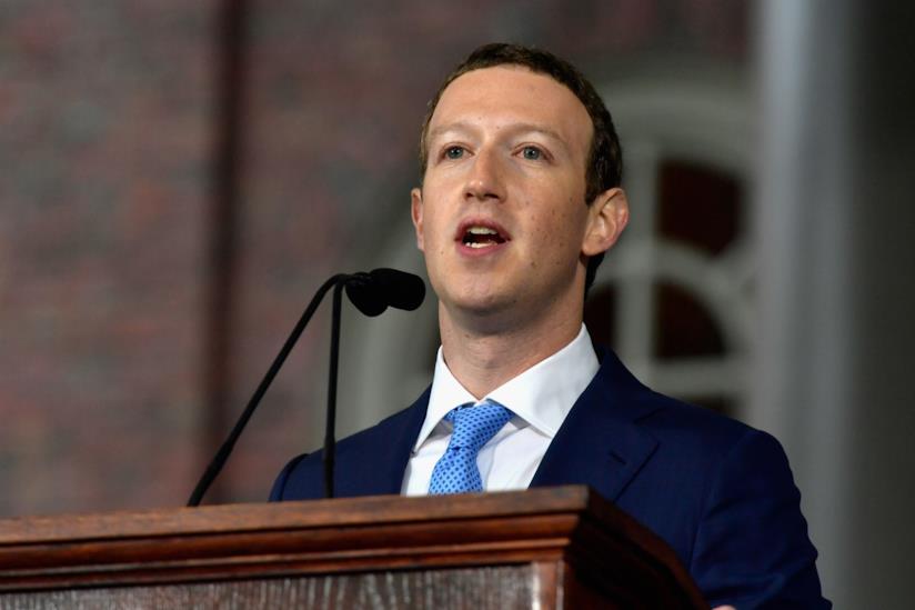Hacker minaccia Mark Zuckerberg di cancellare la sua pagina Facebook in live streaming Mark Zuckerberg durante un discorso pubblico