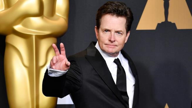 Michael J. Fox non è morto: la star vittima di una fake news Michael J. Fox sul red carpet degli Oscar