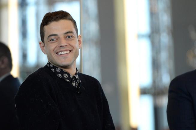 Rami Malek nel film su Freddie Mercury: nuova foto L'attore Rami Malek