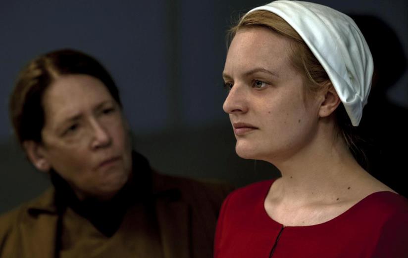 Elisabeth Moss chiarisce il suo rappporto con Scientology Una scena di The Handmaid's Tale