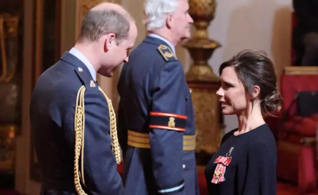 Victoria Beckham insignita del titolo di Ufficiale dell'Impero Britannico Victoria Beckham e il Principe William