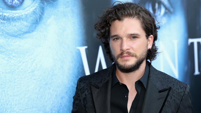 Kit Harington rivela che girare GoT 8 ha distrutto tutti, ma è stata una liberazione Kit Harington sul red carpet di Game of Thrones
