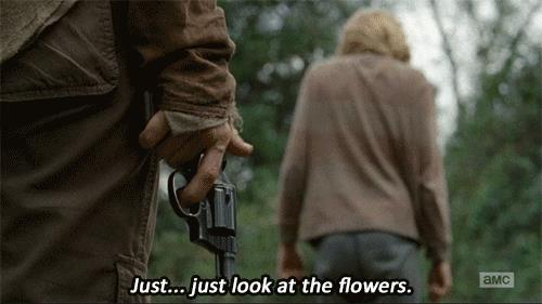Carol e Lizzie in una delle scene più drammatiche di The Walking Dead L'attrice Melissa McBride